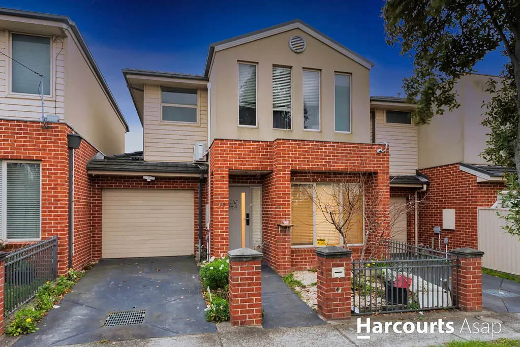 Dandenong 3ਬੈੱਡਰੂਮ Stylish Living, Space to Grow & Eco-Friendly Living with Solar and Water Savings .