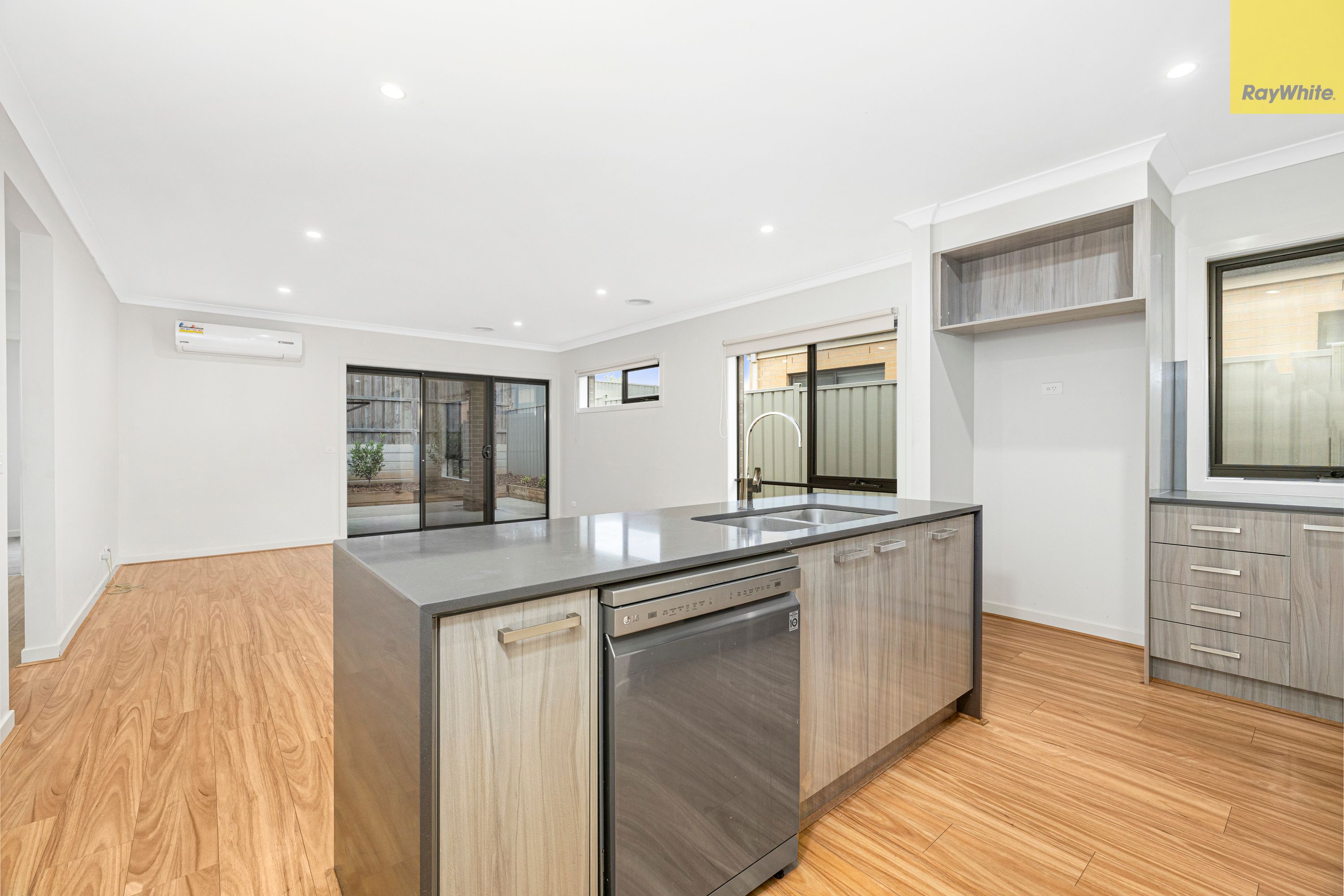 10 CASPAR PL, MADDINGLEY VIC 3340, 0 habitaciones, 0 baños, House