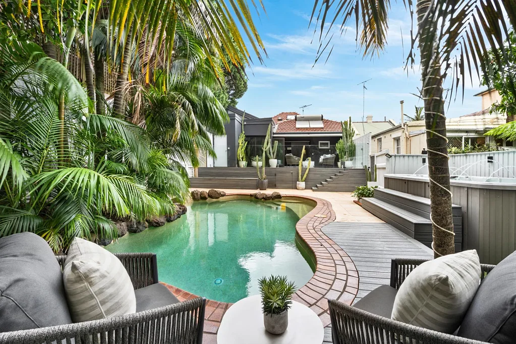 Bondi 3房 度假村风格家庭绿洲，占地464平方米朝北，带加热泳池 Resort-Style Family Oasis with Heated Pool on 464sqm North-Facing Land