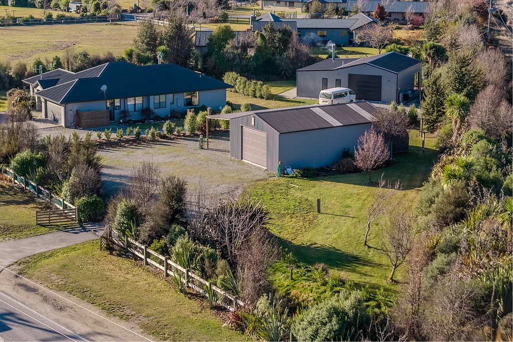Wanaka Established spacious section - With large shed