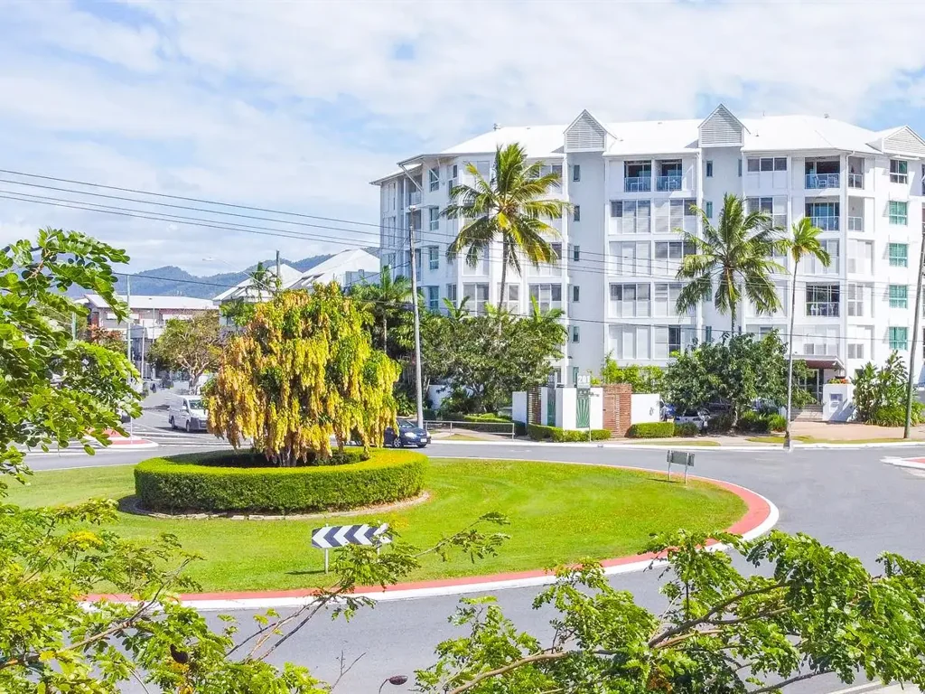 Stylish 1-Bedroom Apartment in Prime Cairns North Location