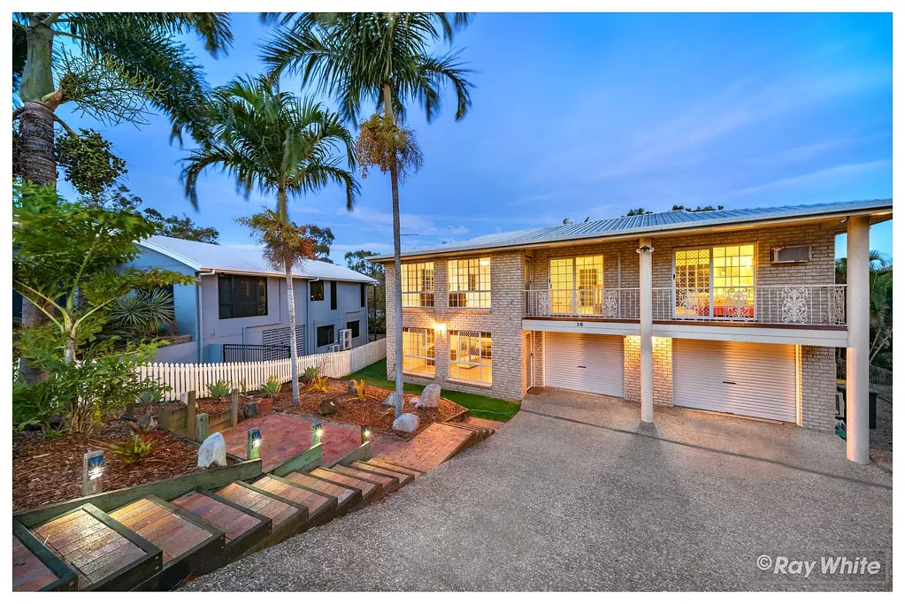 Kawana 4房  Stunning large family home