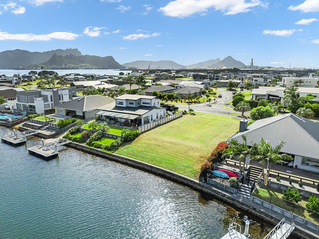 One Tree Point Exceptional waterfront opportunity