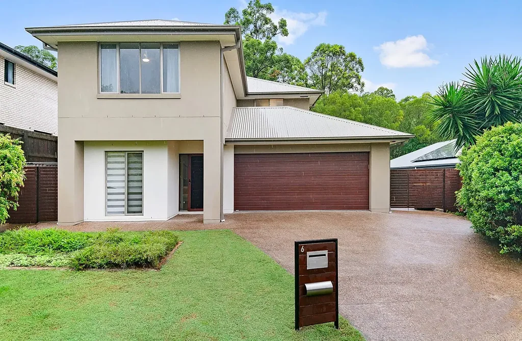 Spacious Metricon Family Home in Quiet Leafy Upper Kedron