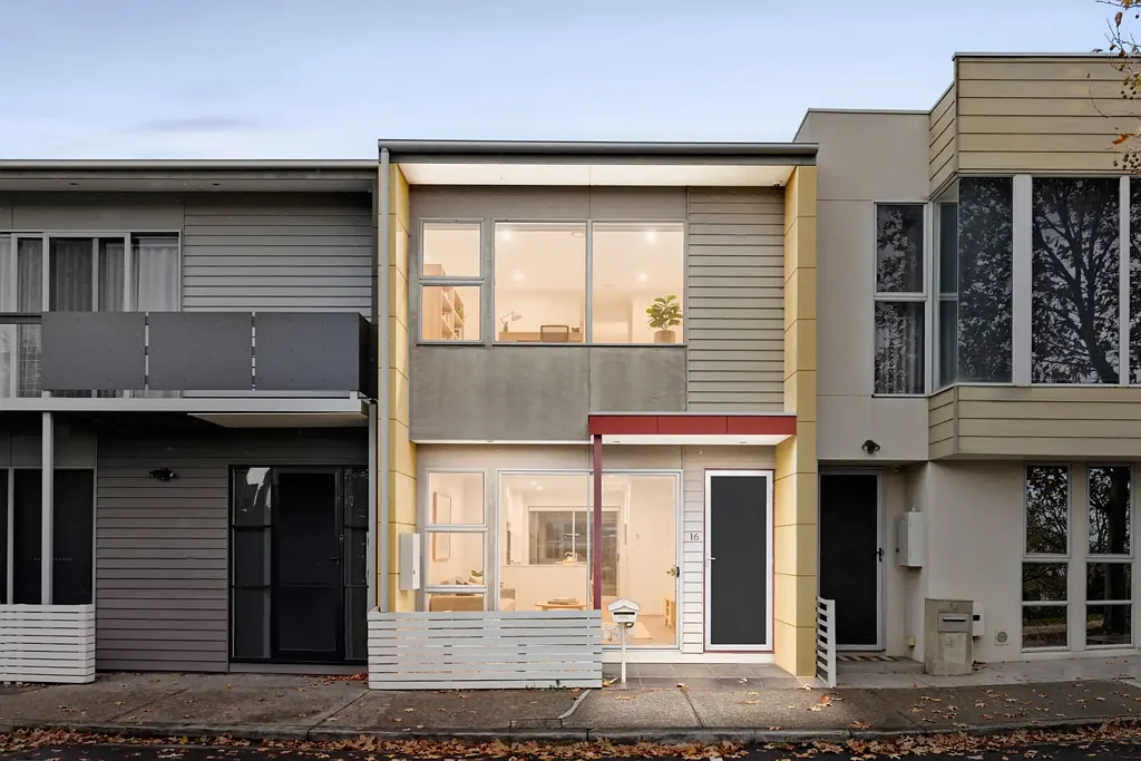 Caroline Springs 2 Bedroom Premium Lakeside Living in the Heart of Caroline Springs!