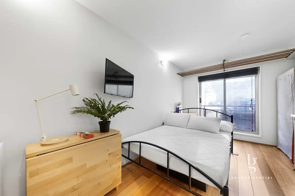 Cosy studio apartment with excellent surrounding & furnished. Self-contained. Have your own privacy.