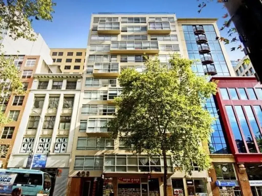 Large Airy Studio Apartment in the Heart of Melbourne CBD
