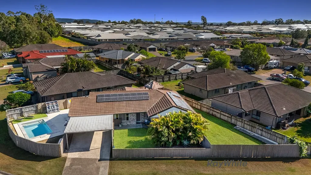 Morayfield 4ਬੈੱਡਰੂਮ UPGRADE YOUR FAMILY | Plentiful Parking + Side Access + Pool + Solar