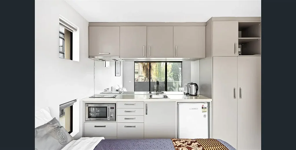 Fully furnished Studio Apartment in Prime Kew Location