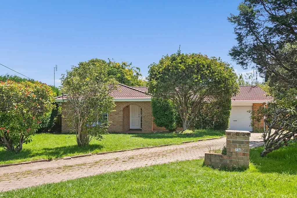 Bowral 3房  Neat, Light-Filled Home Designed for Everyday Comfort