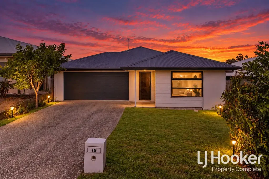 Bellbird Park 5कमरा Five Bedrooms, Big Backyard & Plenty of Room to Make a Splash!