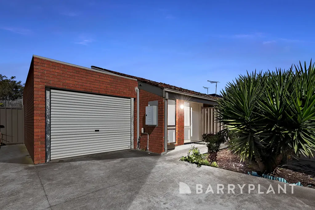 St Albans 3침실 Rare Investment Opportunity, Buy One or all Four! – Renovated 3-Bedroom Units in Prime Location
