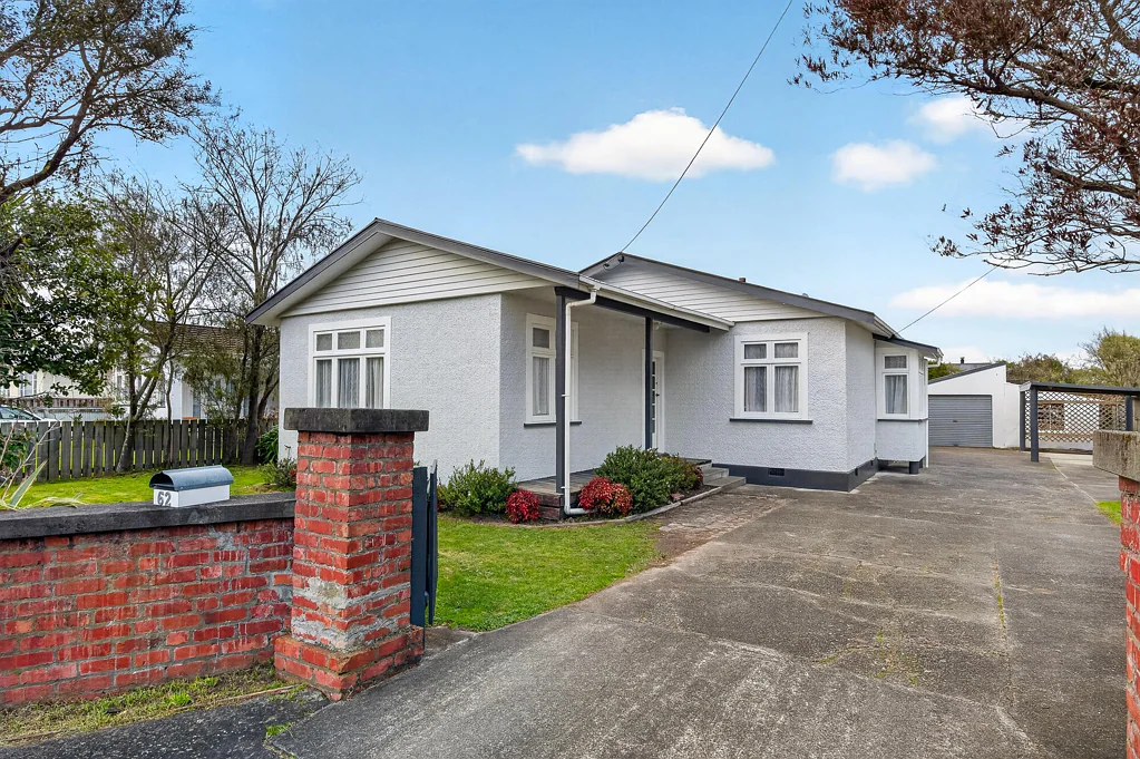 Masterton 3 Bedroom A Bungalow to Fall For