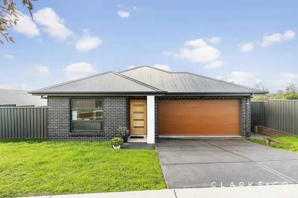 Farley 4ਬੈੱਡਰੂਮ A MODERN HOME DESIGNED FOR EVERYDAY LIVING!