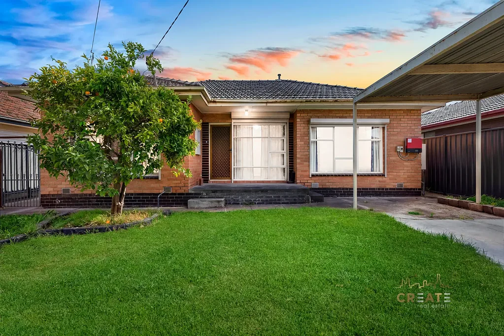 Sunshine 5कमरा RARE OPPORTUNITY - FAMILY HOME PLUS TWO SELF-CONTAINED BUNGALOWS
