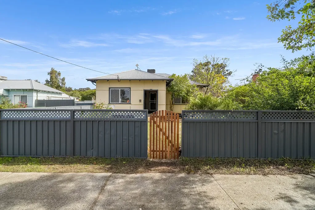 Wundowie 3房  DRASTICALLY REDUCED FOR SALE...