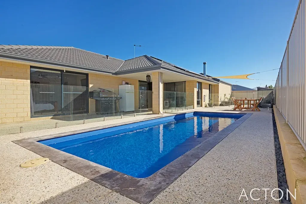 28 Hokitika Drive, Dudley Park, WA 6210