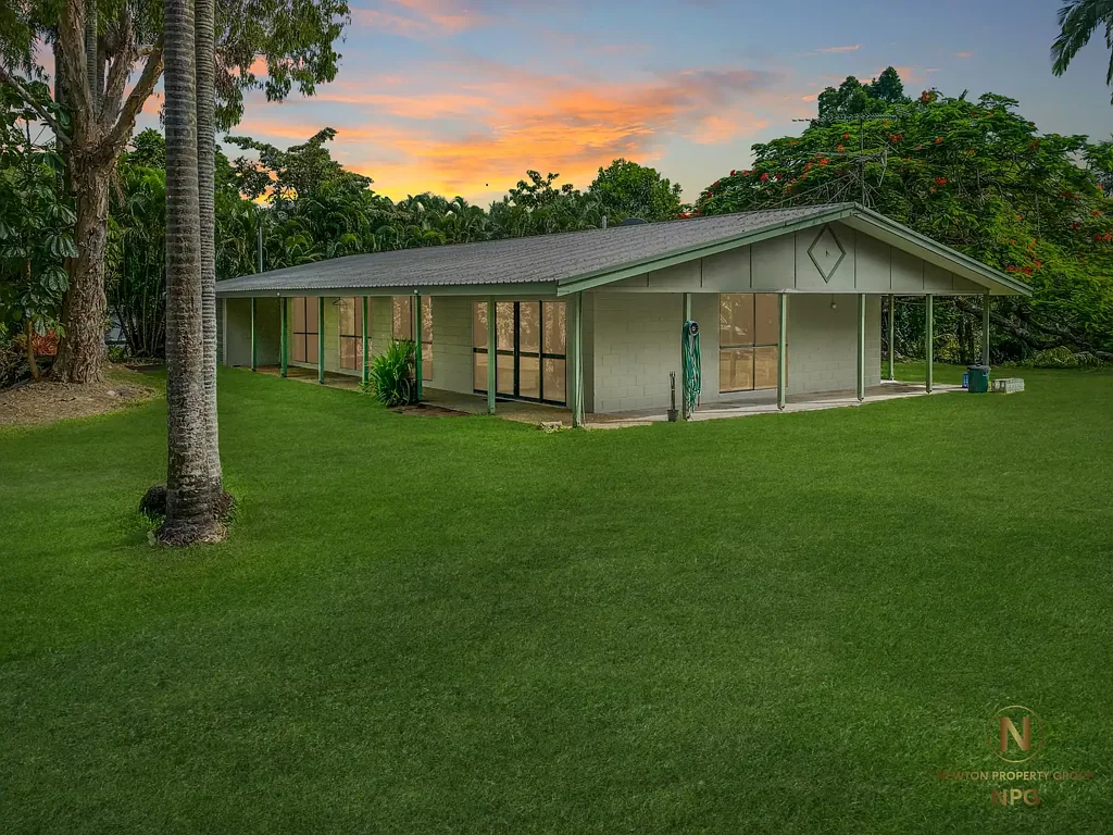 Wongaling Beach 4房  Private Tropical Living on 3,427m² – Solid Home with Room to Add Value