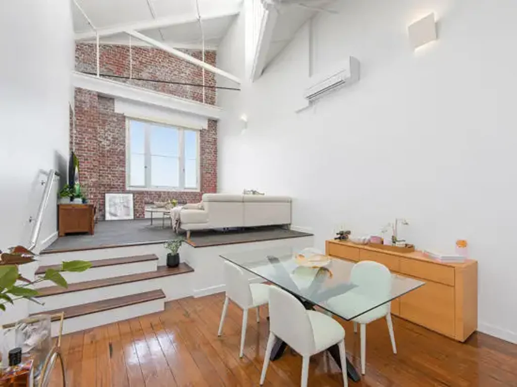 Executive Woolstore Apartments with River Views