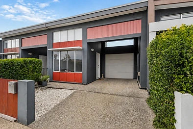 Mount Barker 2Moenga Light-Filled, Torrens Title Home with Lock Up and Leave Lifestyle