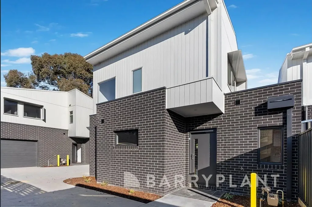 2/11 Paul Street, Doncaster, VIC 3108
