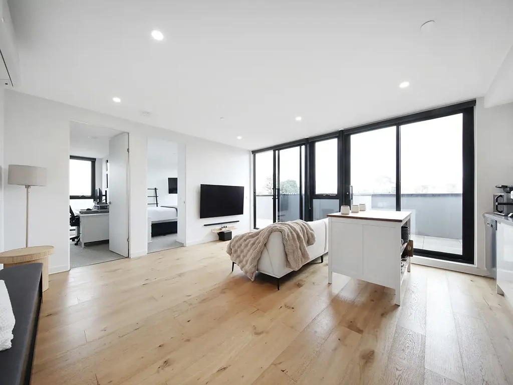 Glen Huntly 2 Slaapkamer Elevated Living with Expansive Outdoor Appeal in a Premium Locale