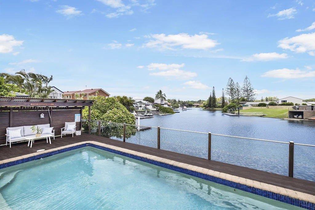 17 Sophie Avenue, Broadbeach Waters, QLD 4218