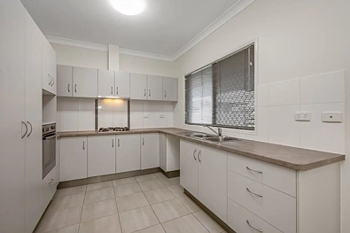 ਰਸੋਈ - 8 Vai Avenue, Condon, QLD 4815