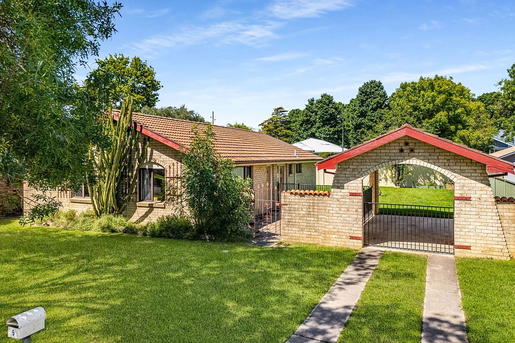 5 Merrett Drive, Moss Vale, NSW 2577