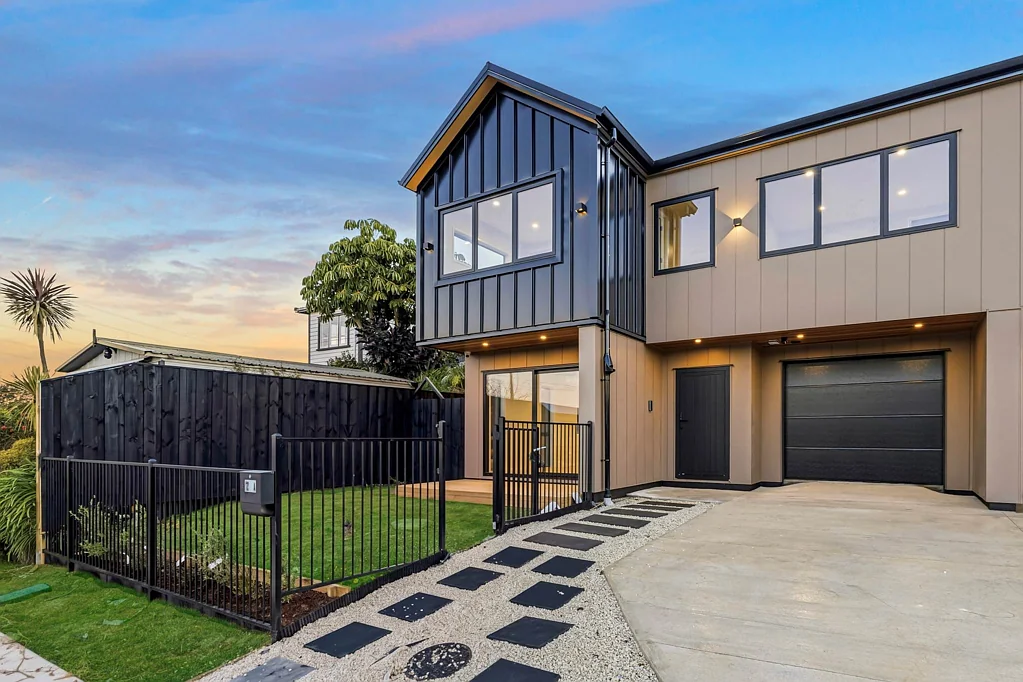Conifer Grove 4 Bedroom Modern Family Living in the Heart of Takanini!