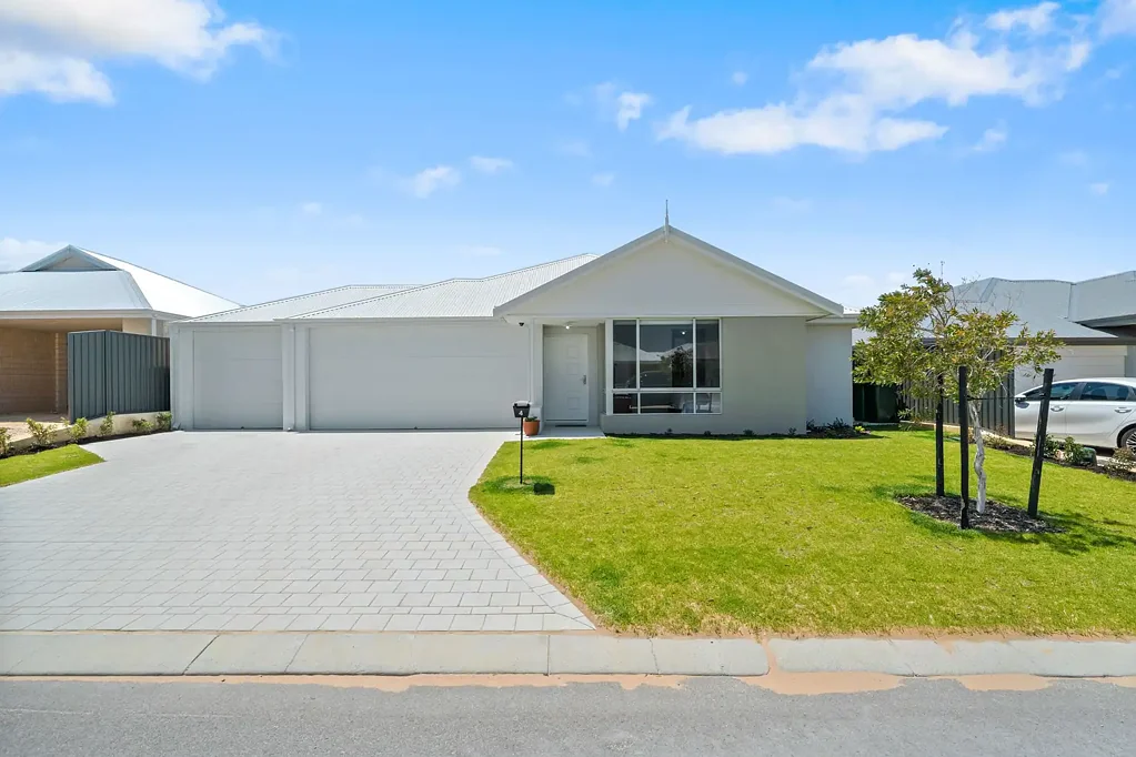 4 Deauville Approach, Madora Bay, WA 6210