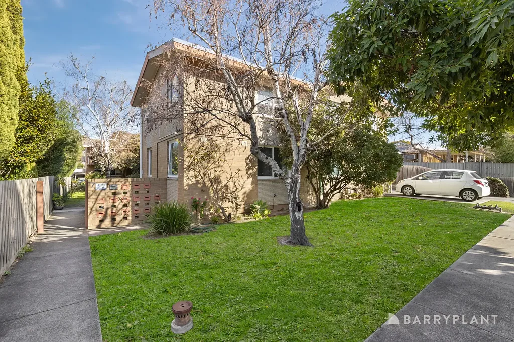 Mentone 1 Bedroom Stylish, Ground-Floor Living in a Quiet Mentone Pocket
