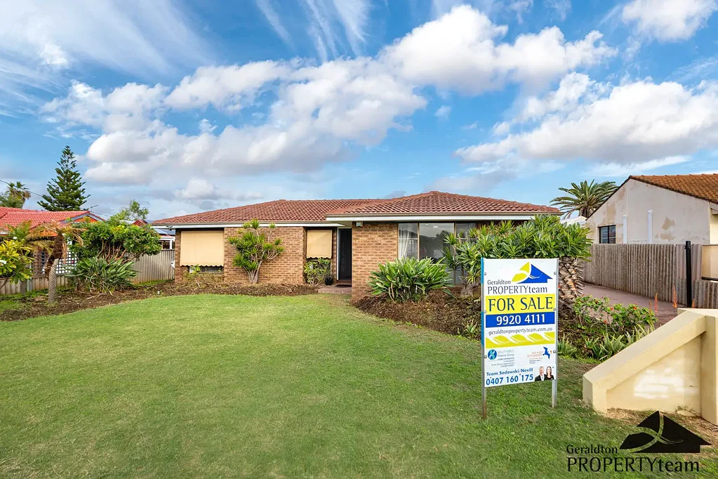 Mahomets Flats 4 Bedroom Family Living by the Sea!