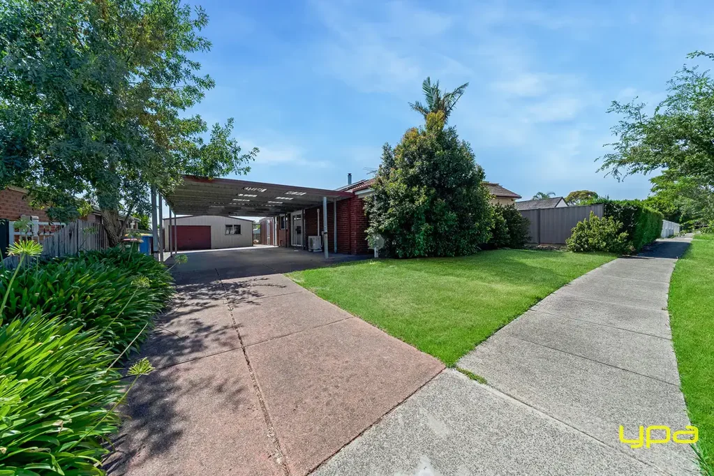 11 McGuigan Drive, Cranbourne West, VIC 3977