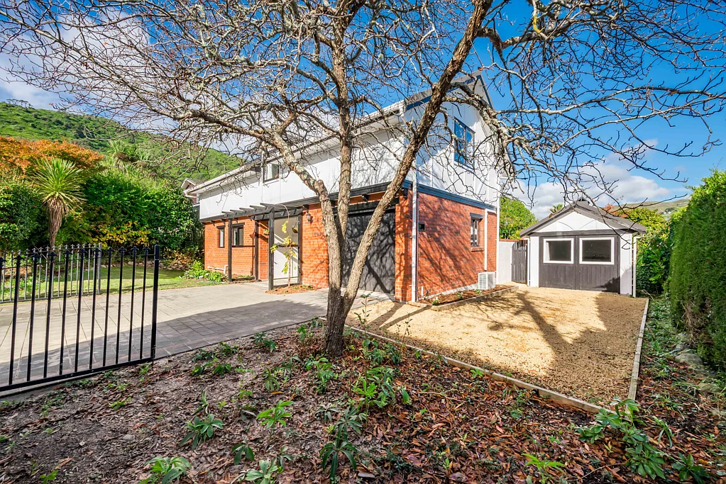 Waikanae 3 Bedroom Pear Tree Cottage - A Gem with Charm & Flexibility