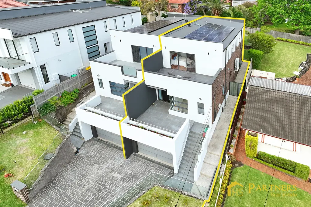 Epping 5ਬੈੱਡਰੂਮ Experience Stylish Living in This Immaculate Three-Storey Family Home