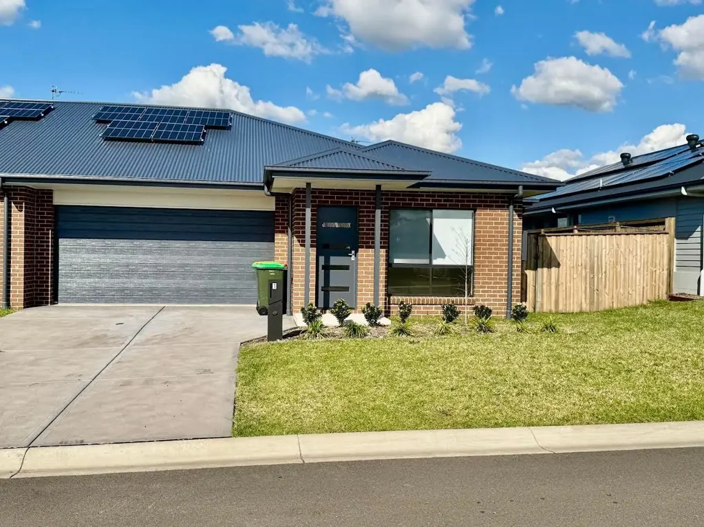 Modern 3 Bedroom home with large yard