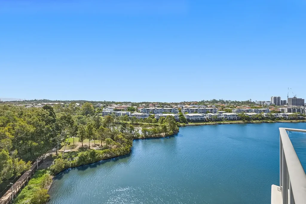Varsity Lakes 2ਬੈੱਡਰੂਮ Elevated Living with Stunning Lake & Hinterland Views