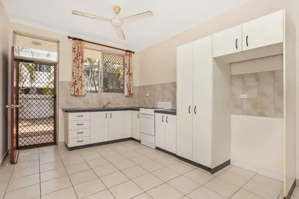 Freshly Painted & Perfectly Positioned Unit !
