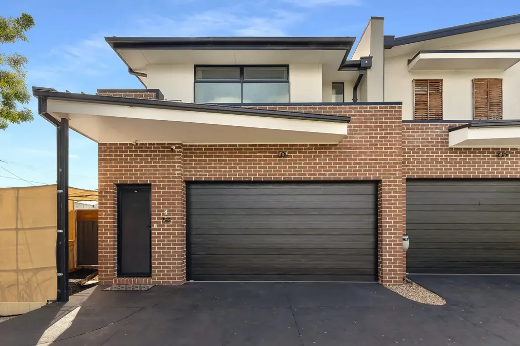4/2 Lynn Drive, Ferntree Gully, VIC 3156, 3 Bedrooms, 2 Bathrooms, Townhouse