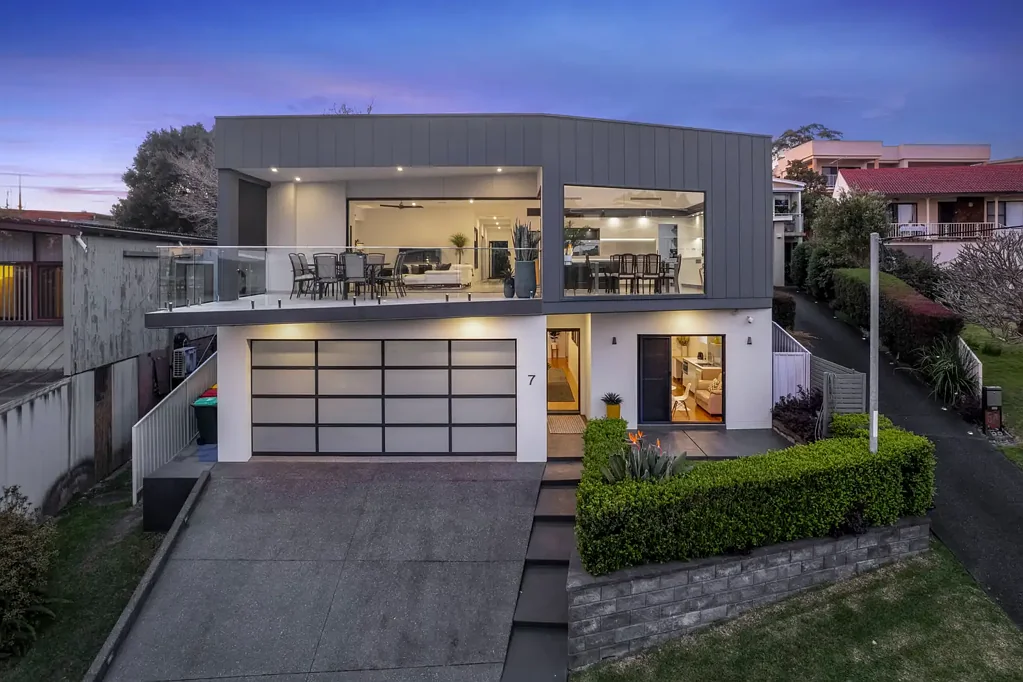 Speers Point 4房  A rare level of luxury and refinement set against a stunning Lake Mac backdrop.