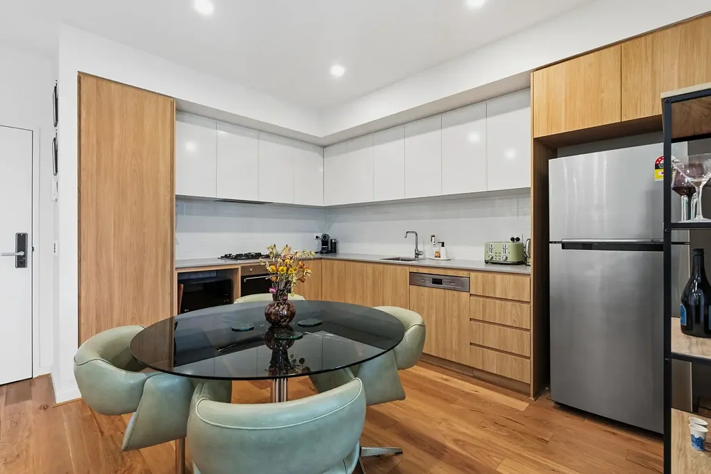 Luxurious low maintenance living in Glenside!