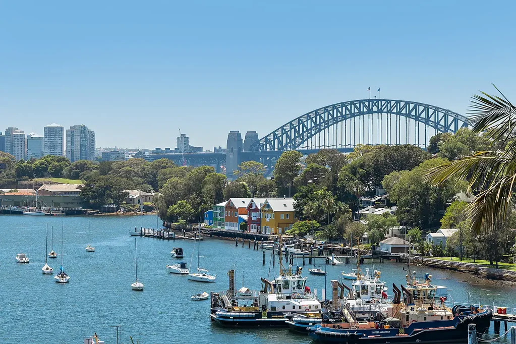 Terrace Style Living with Harbour Bridge Views  NY Eve Spectacular - 3 MONTH Lease