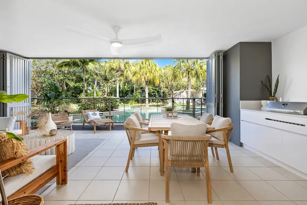 Casuarina 3 Bedroom Furnished and fully Renovated 3-bedroom apartment with swim-up pool.