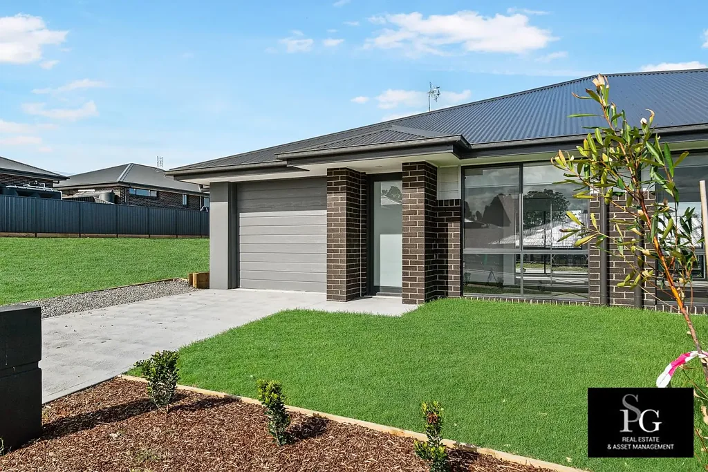 GREAT LOCATION - MODERN 4 BEDROOM DUPLEX