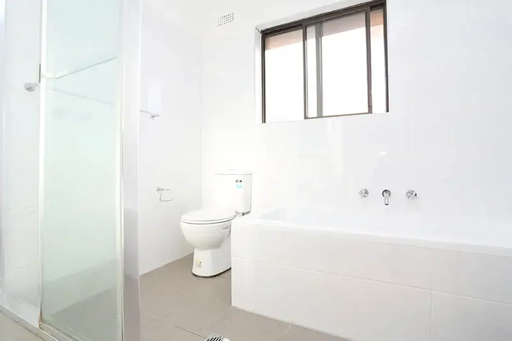 Two bedroom townhouse, locate in a quiet street