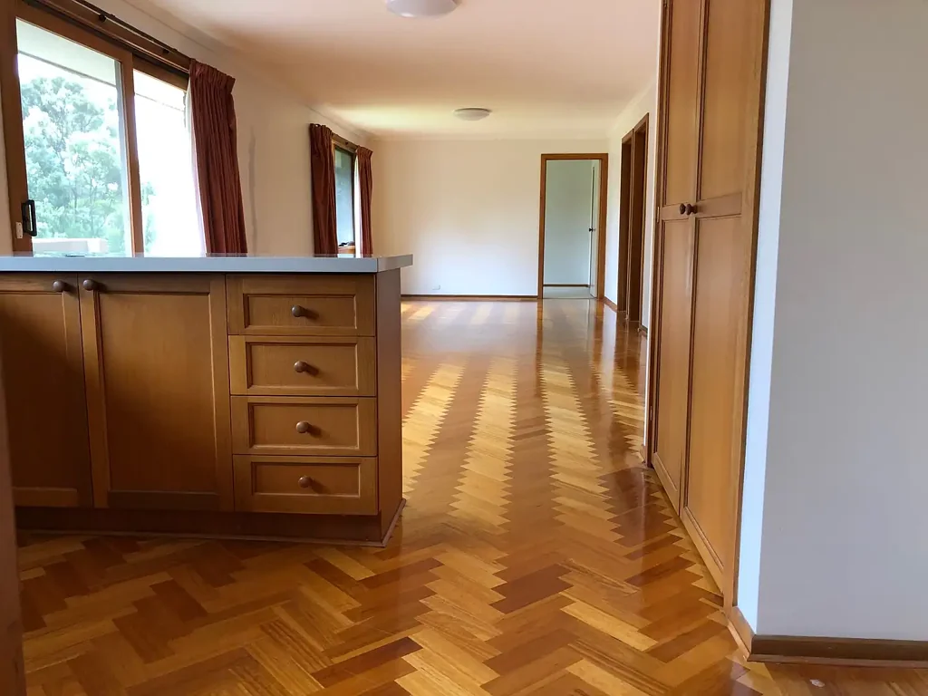 IMPRESSIVE FAMILY HOME - SINGLE LEVEL SPACE AND COMFORT