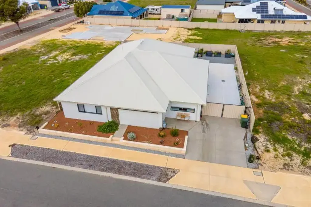 Jurien Bay 4房  UNDER CONTRACT by JURIEN BAY REALTY
