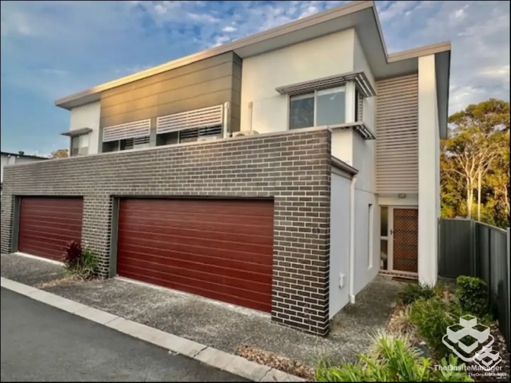 Deposit taken! Inspection cancelled! Townhouse With Air Con In All Rooms