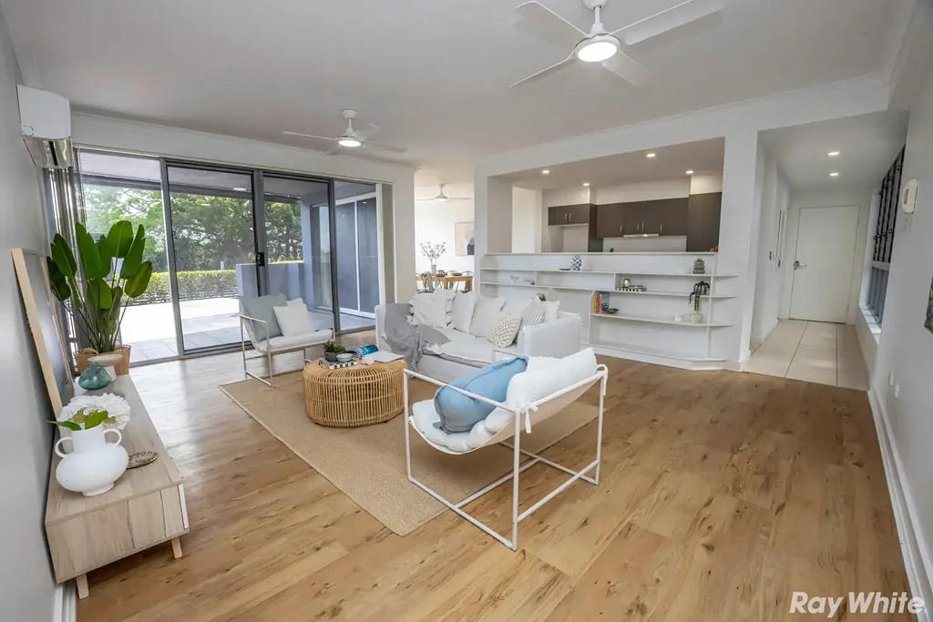3 BEDROOM UNIT WITH LAKE VIEWS!